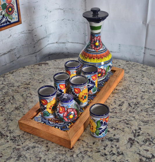 Juego de Tequila de Talavera Poblana con charola de madera CM494