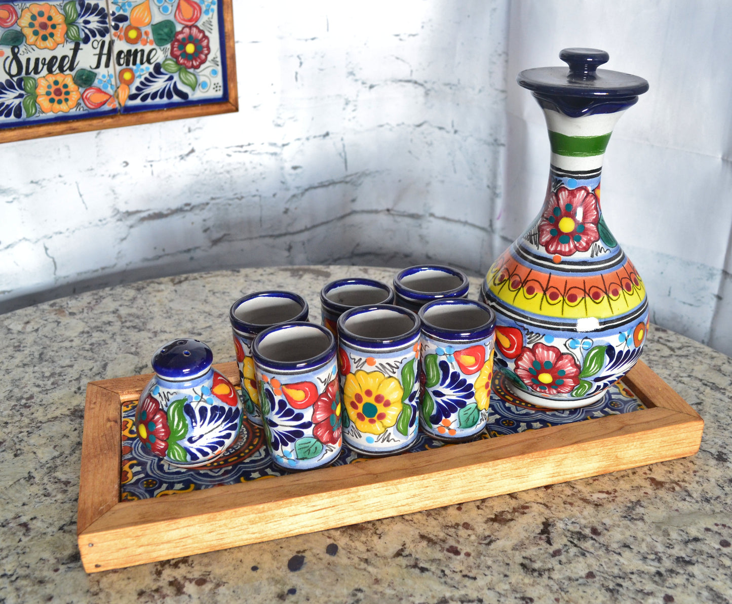 Juego de Tequila de Talavera Poblana con charola de madera CM494