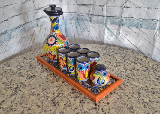 Juego de Tequila de Talavera Poblana con charola de madera CM535