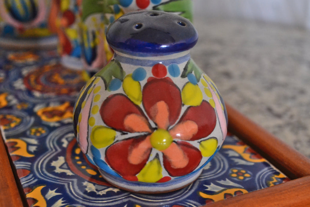 Juego de Licorera de Talavera Poblana con charola de madera CM535