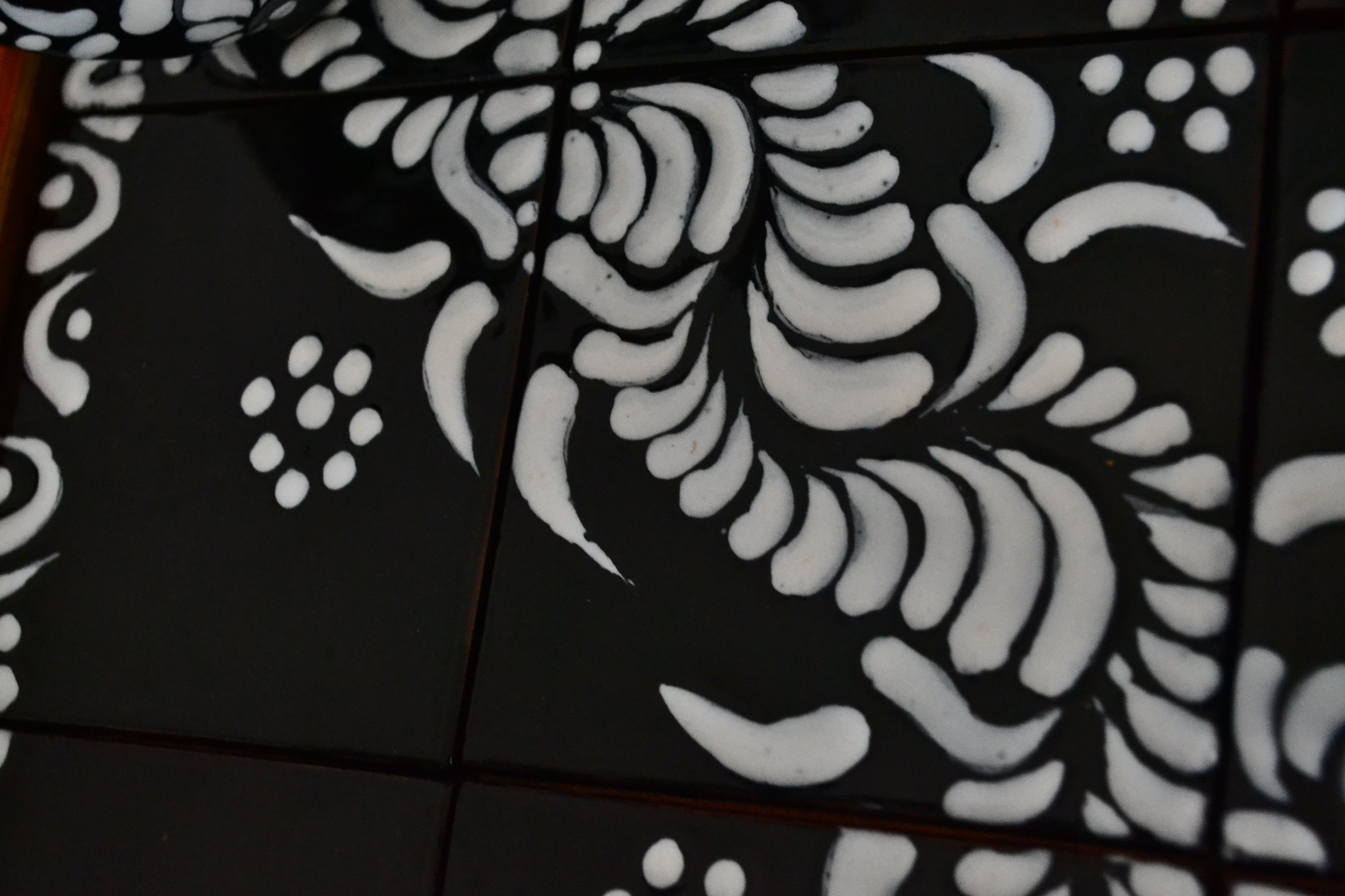 Juego de Licorera de Talavera Poblana con charola de madera CM522